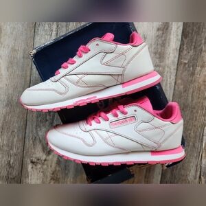 Reebok Classic Grade School Leather Sneaker- White/Pink Threads